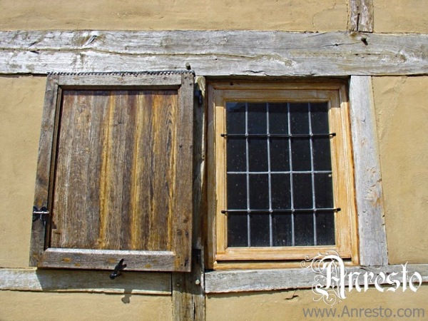 Ref. 17 – Detail raam met luik antiek vakwerkhuis