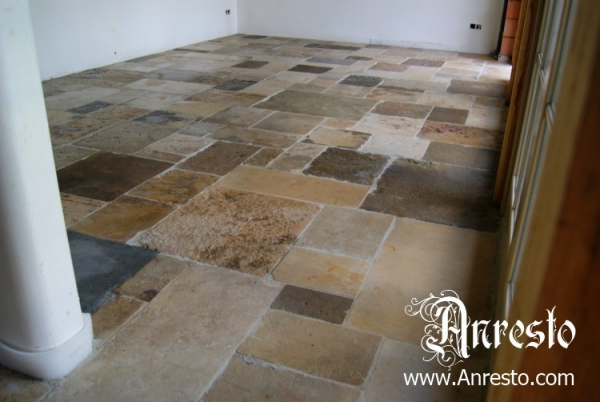 Ref. 15 – Antiek middeleeuwse Bourgondische vloer restaureren