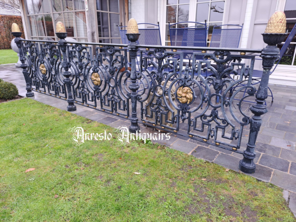 Ref. 35 – Antieke gietijzeren balkon reling foto 2