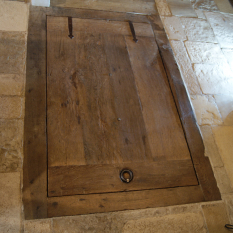 Ref. 81 – Exclusieve landelijke houten kelderdeur, exclusief landelijk houten vloerluik foto 1