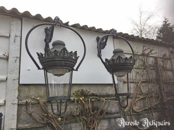 Ref. 55 – Stel antieke Franse koperen tuinlantaarnlampen