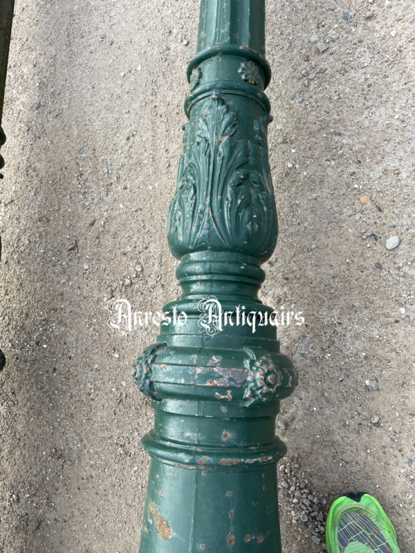 Ref. 57 – Stel antieke gietijzeren lantaarnpalen foto 3