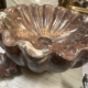 Ref. 44 – Marmeren wasbak en zeepbakje in schelpenvorm foto 1