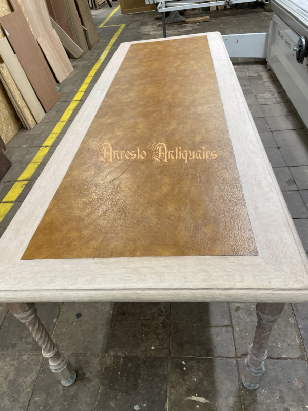Ref. 28 – Antieke Neogotische eikenhouten tafel foto 4