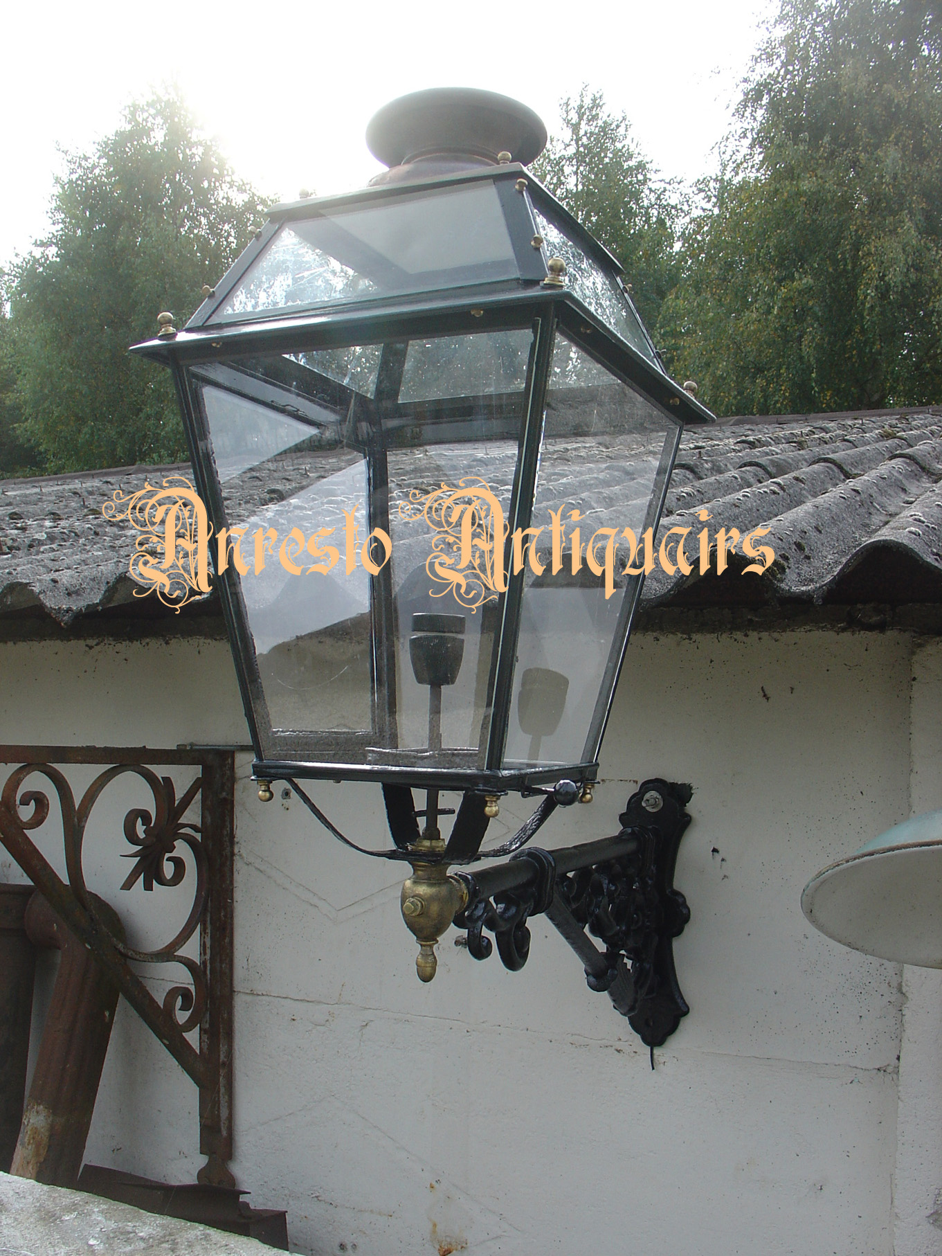 Baan Aja Getalenteerd Ref. 34 – Antieke Franse ijzeren tuinlantaarnlamp - Anresto Decor