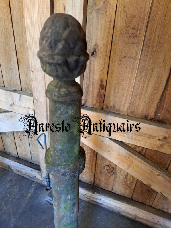 Ref. 30 – Stel antieke Ardeense gietijzeren zuilen foto 2