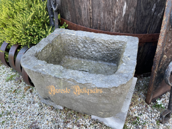 Ref. 85 – Antieke Ardeense kleine handwasbak