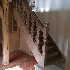 Ref. 08 – Antieke trap, vakwerkhuis te koop