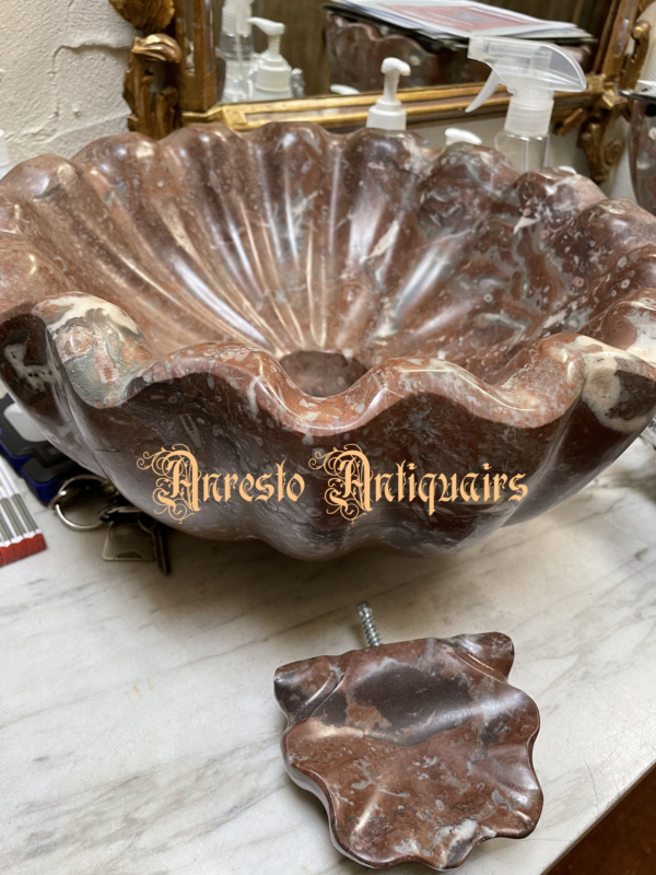 Ref. 44 – Marmeren wasbak en zeepbakje in schelpenvorm foto 2