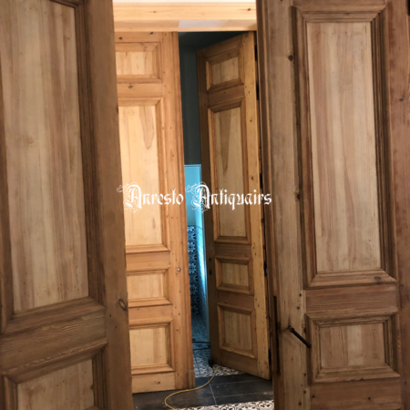 Ref. 73 – Antieke gepaneelde herenhuis deuren uit grenenhout foto 1