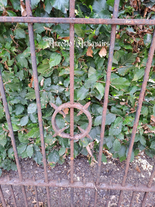 Ref. 12 – Antiek landelijk smeedijzeren hekwerk - Afbeelding 4
