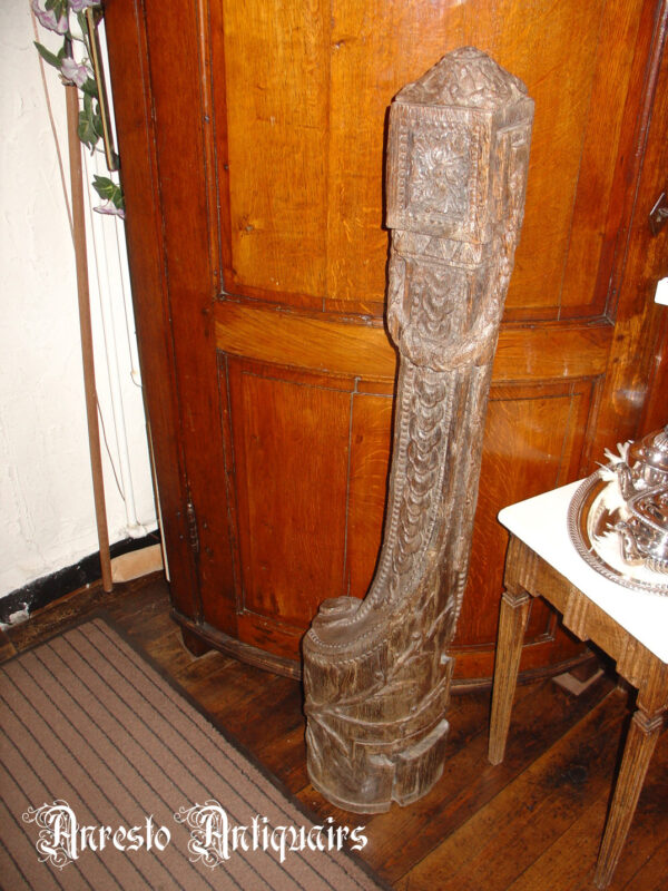 Ref. 23 – Antieke eikenhouten hoofdbaluster