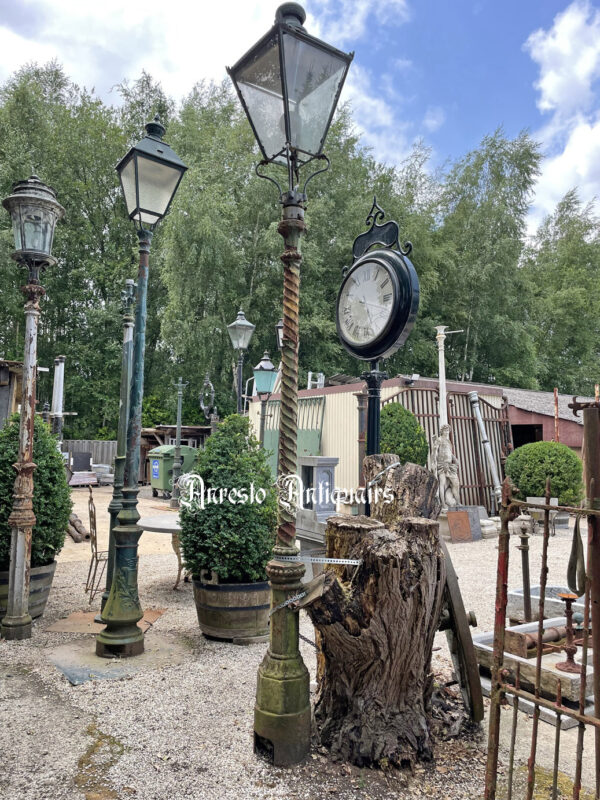 Ref. 28 – Antieke Gotische lantaarnpaal