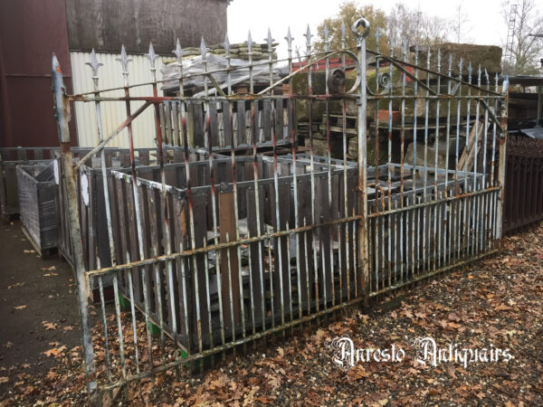 Ref. 36 – Antieke landelijke smeedijzeren hoevepoort