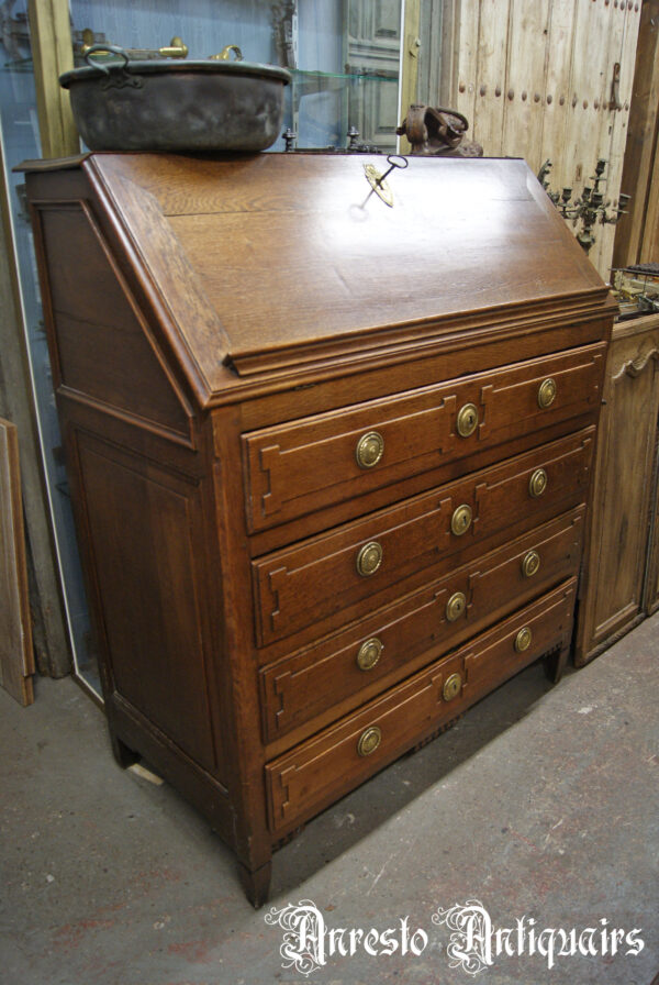62_Antieke_Naamse_secretaire