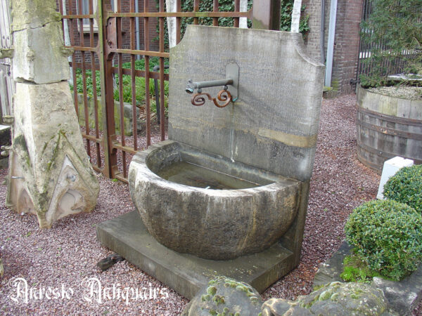 Ref. 04 – Oude muurfontein, oude stenen wandfontein