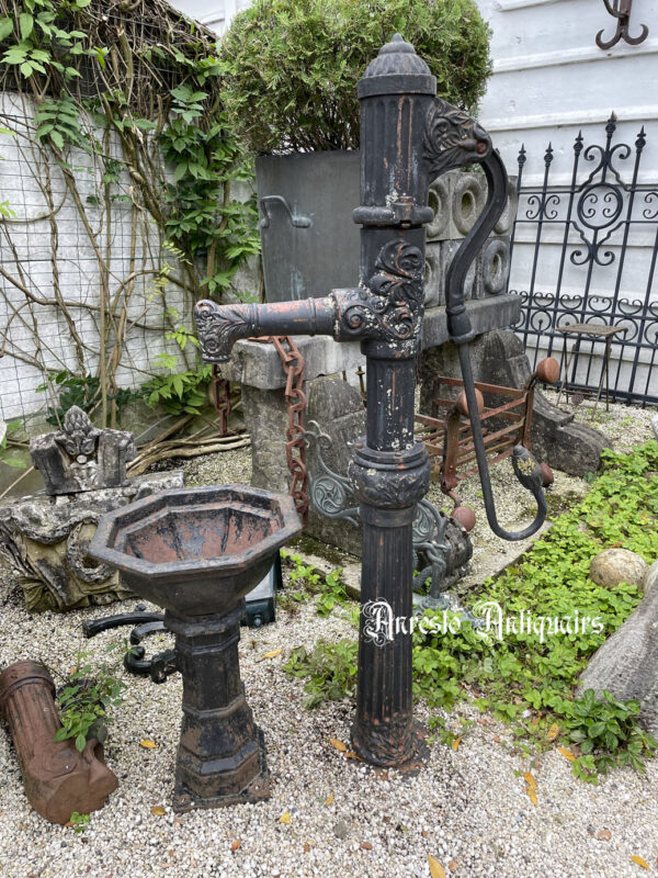 Ref. 74 – Antieke gietijzeren waterpomp