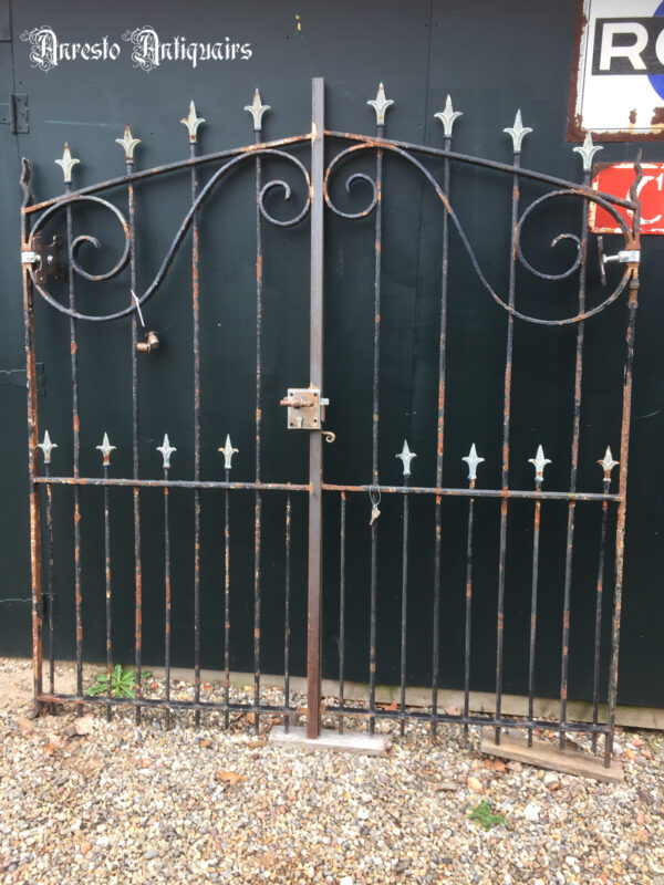 Ref. 86 – Landelijke sobere smeedijzeren tuinpoort