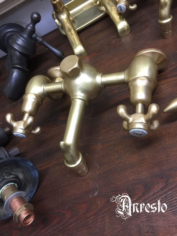 Ref. 27a - Antieke kranen, oude waterkranen, nostalgische en retro kranen, brocante kranen