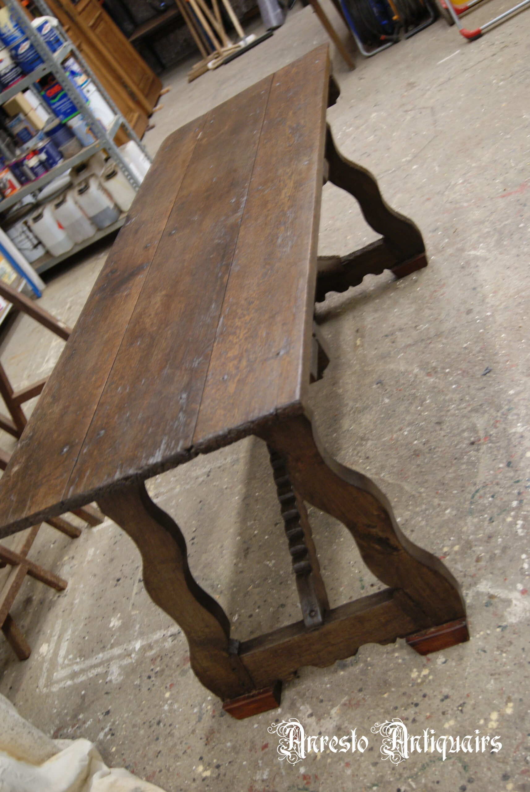 Ref. 36 – Antieke Spaanse eikenhouten harppoottafel foto 2