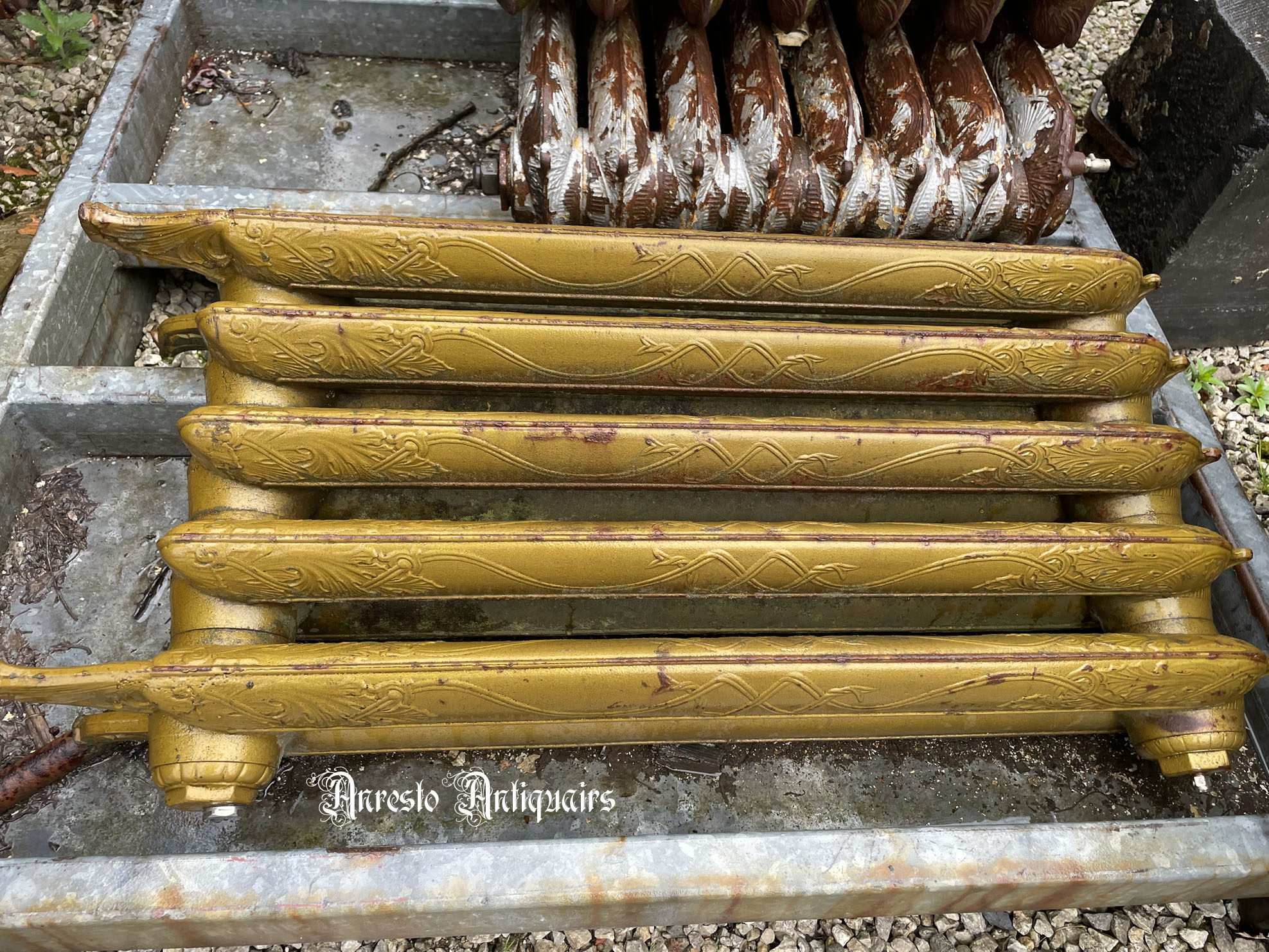 Ref. 19 – Antieke gietijzeren radiator foto 1