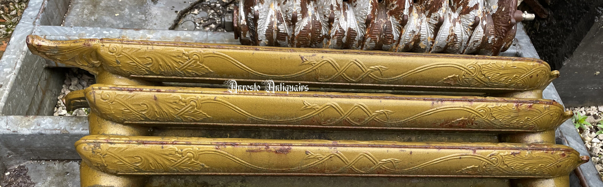 Ref. 19 – Antieke gietijzeren radiator foto 2