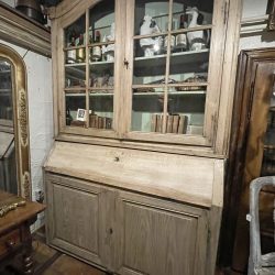 Ref. 16 – Antieke eiken vitrinekast foto 1