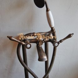 Ref. 04a – Oude Franse staande badkraan met handdouche