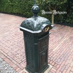 Ref. 66 – Oude gietijzeren brievenbus foto 1
