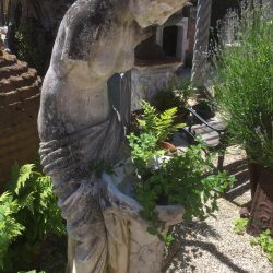 9_Romeinse_wassende_vrouw_kalkzandsteen_18de_eeuws_foto_1